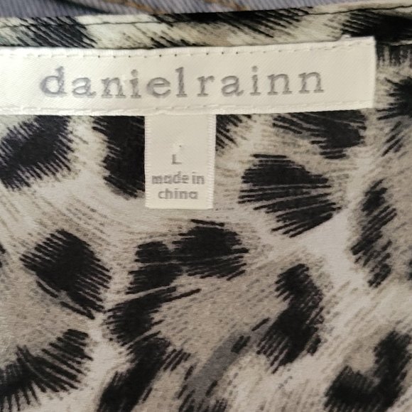 Daniel Rainn Size L Blouse Sleeveless Tank Animal Print V-Neck - Picture 3 of 9